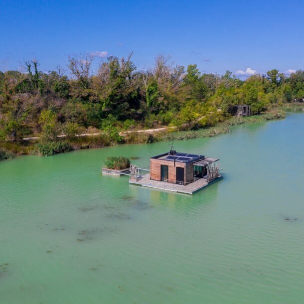 lodge flottant autonome coucoo cabanes