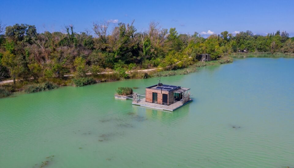 lodge flottant autonome coucoo cabanes