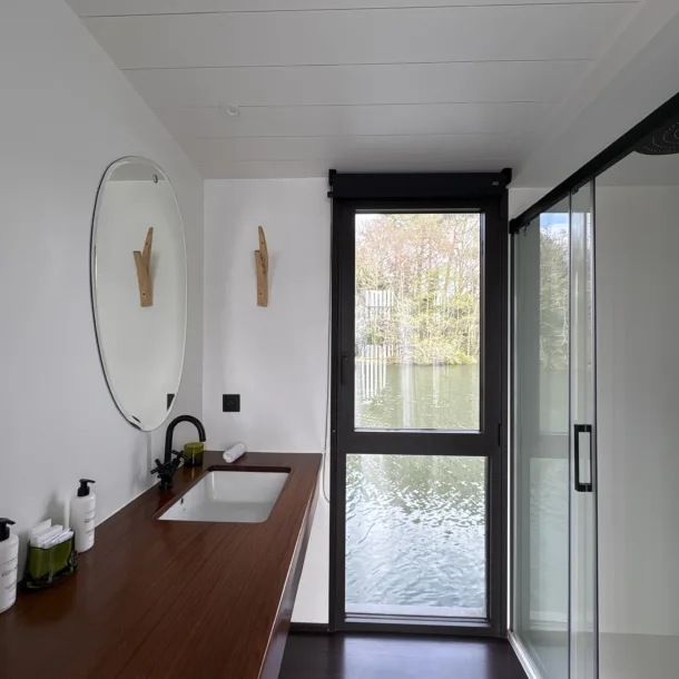 salle de bain lodge flottant